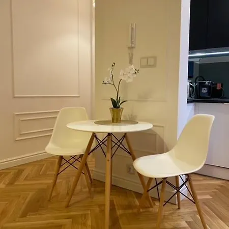Daire Apartament W Srodmiesciu Warszawy 400m Bulwary Warszawskie I Plac Trzech Krzyzy *